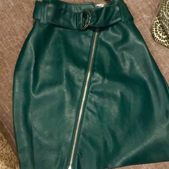Hunter green Faux leather skirt - Picture 2 of 2